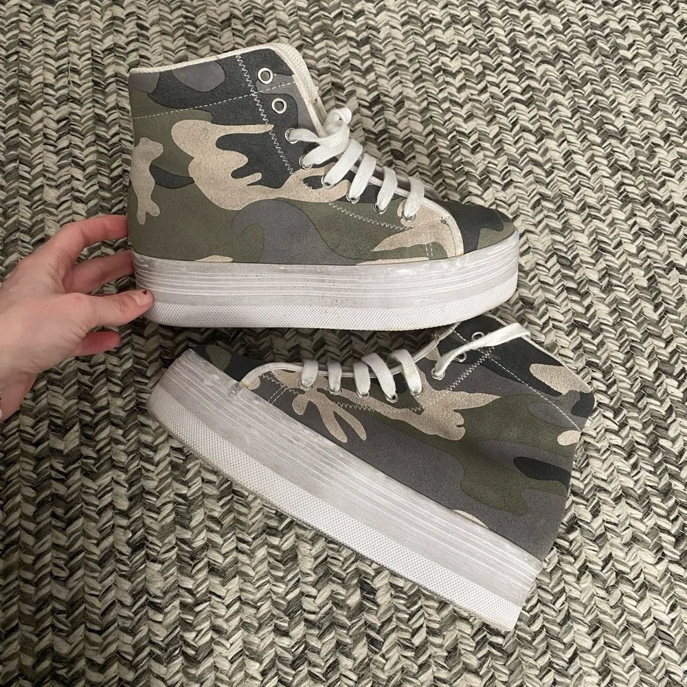 Jeffrey Campbell JC PLAY platform camo high top sneakers Sz8 - Picture 2 of 6